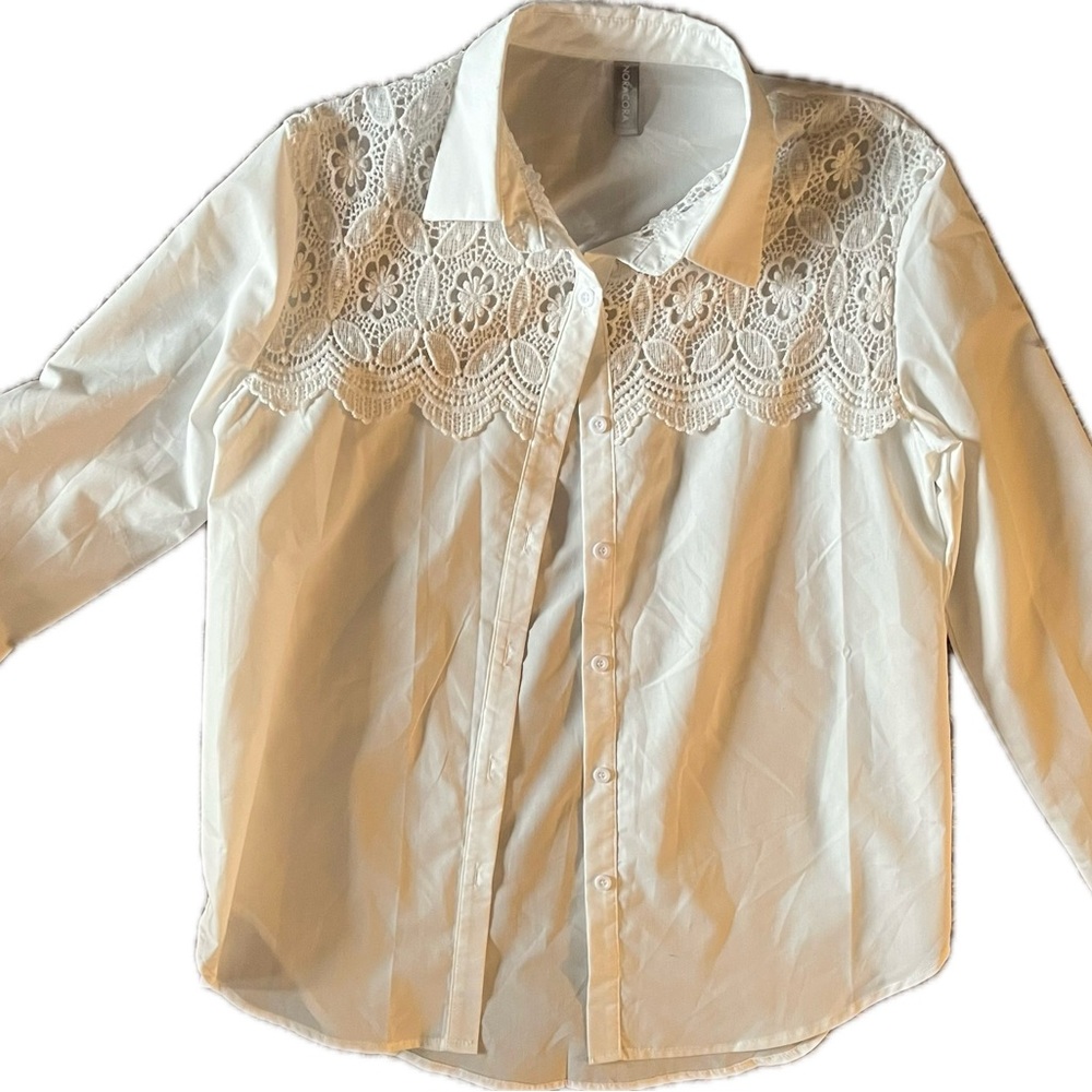Women’s White Lace front Blouse Size M